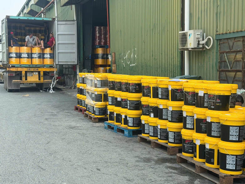 So sánh dầu cắt gọt pha nước và không pha
